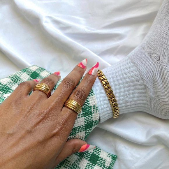 Chunky 18K Gold Statement Ring - Picture 9 of 14